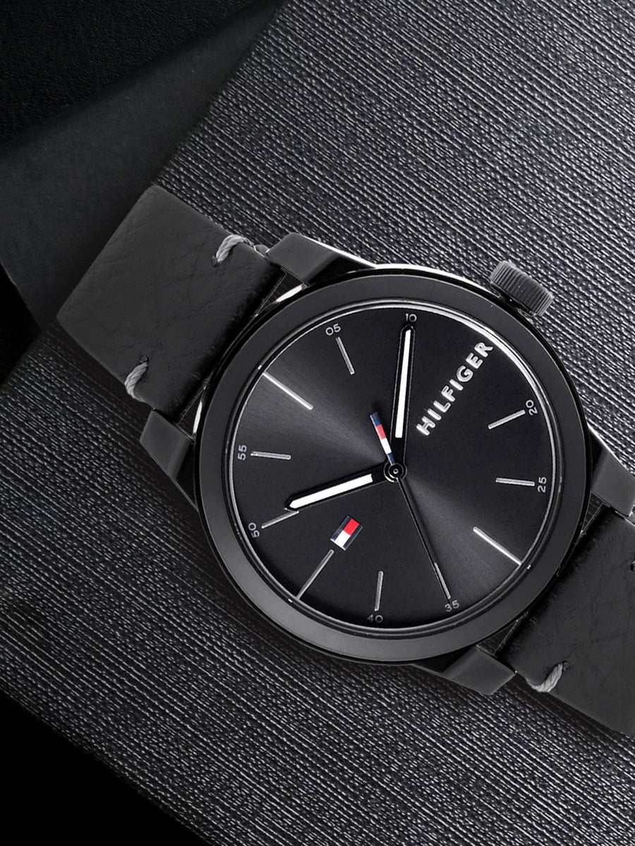 Tommy Hilfiger Men Black Dial & Black Leather Straps Analogue Watch TH1791384