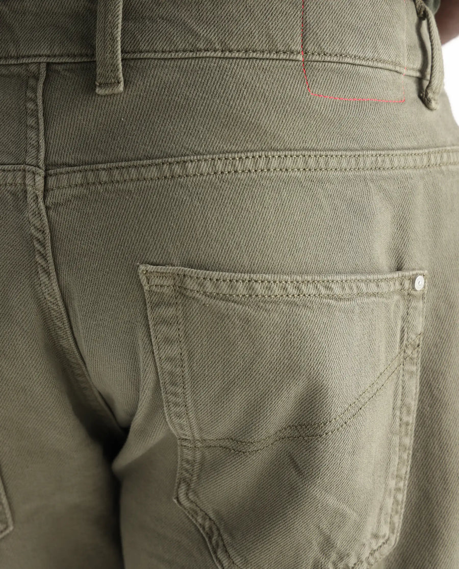 Rare Rabbit Men's Arvi Green Cotton Plain Dond Carrot Fit Jeans