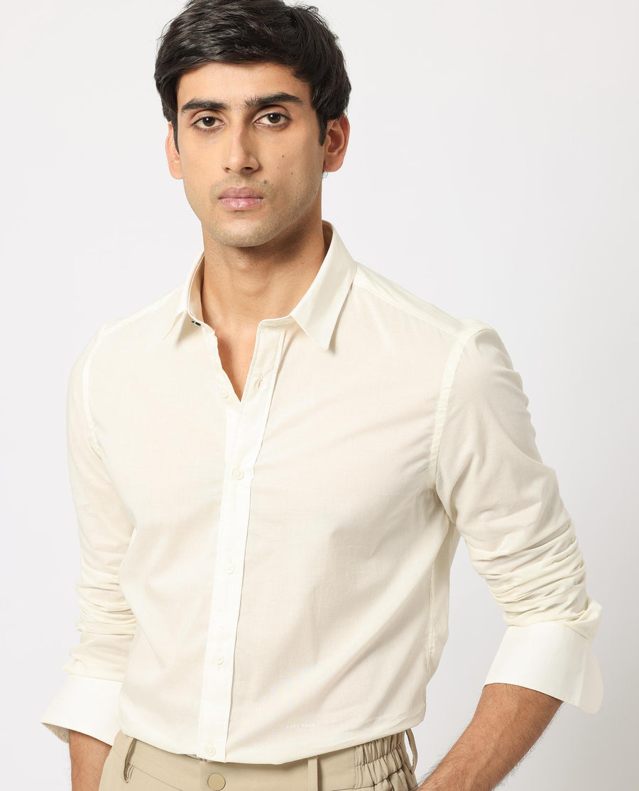 Rare Rabbit Men's Flees White Cotton Plain Regular Fit Full Sleeve Collared Shirt