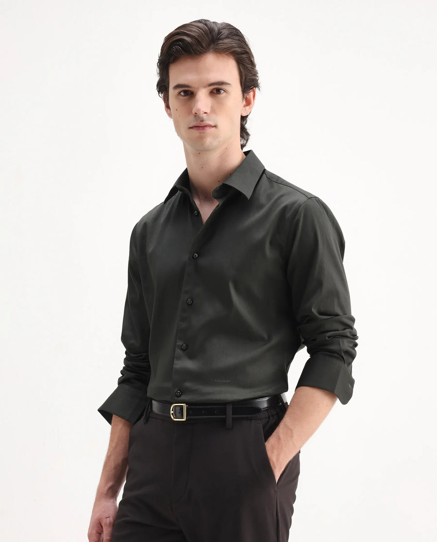 Rare Rabbit Men's Holla-26 Olive Cotton Plain Regular Fit Full Sleeve Collared Shirt
