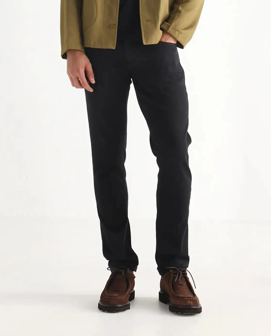 Rare Rabbit Men's Umo Black Cotton Blend Plain Hawk Slim Fit Jeans
