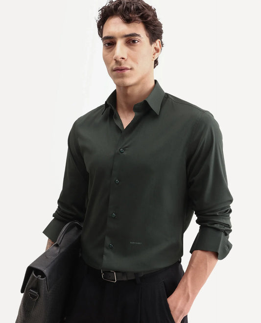 Rare Rabbit Men's Vorta Dark Green Polyester Blend Spread Collar Regular Plain Shirt