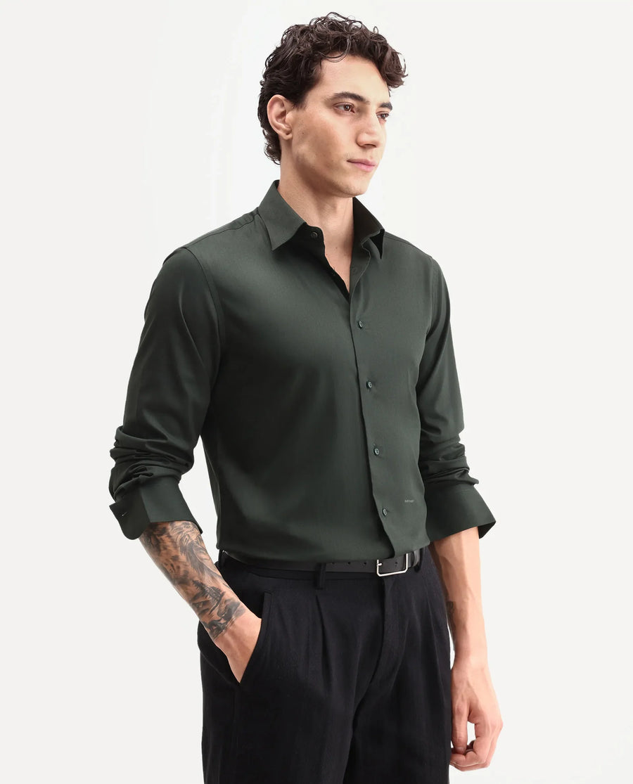 Rare Rabbit Men's Vorta Dark Green Polyester Blend Spread Collar Regular Plain Shirt