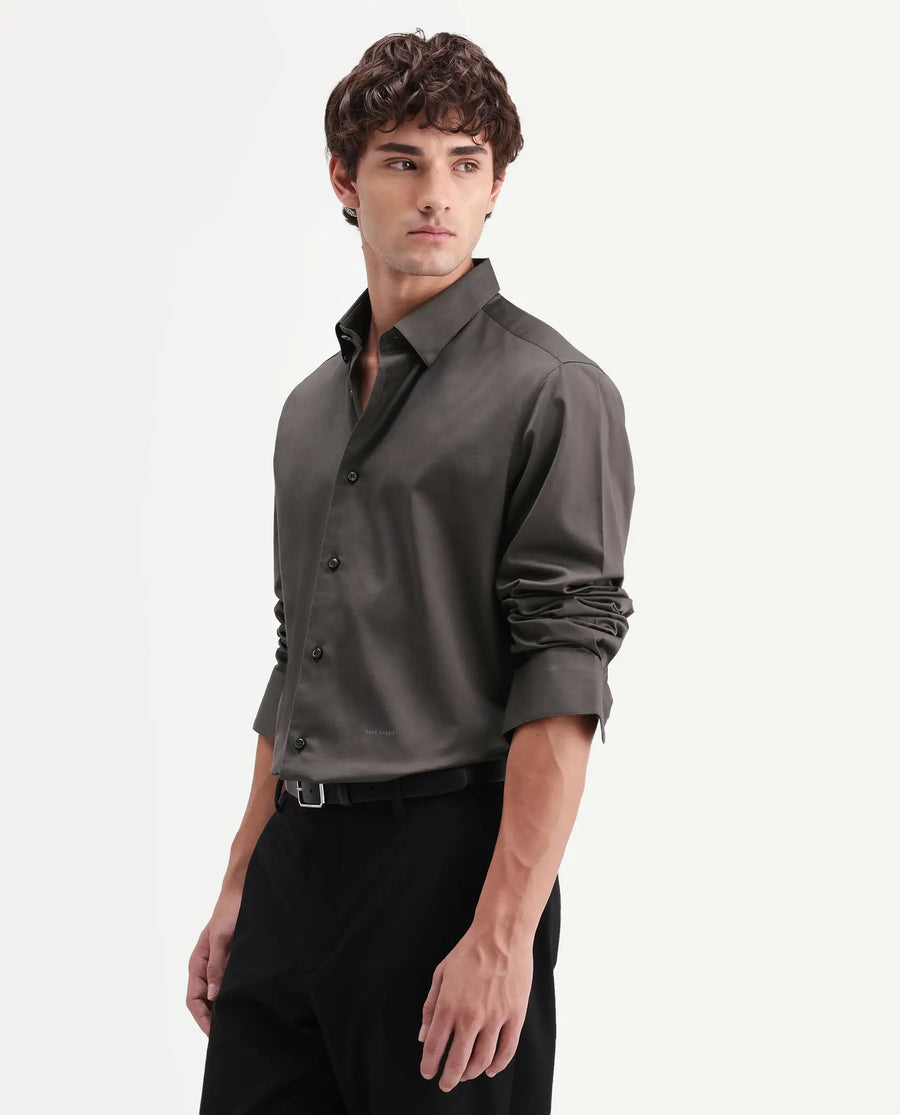 Rare Rabbit Men's Como-Aw26 Olive Cotton Blend Spread Collar Regular Plain Shirt