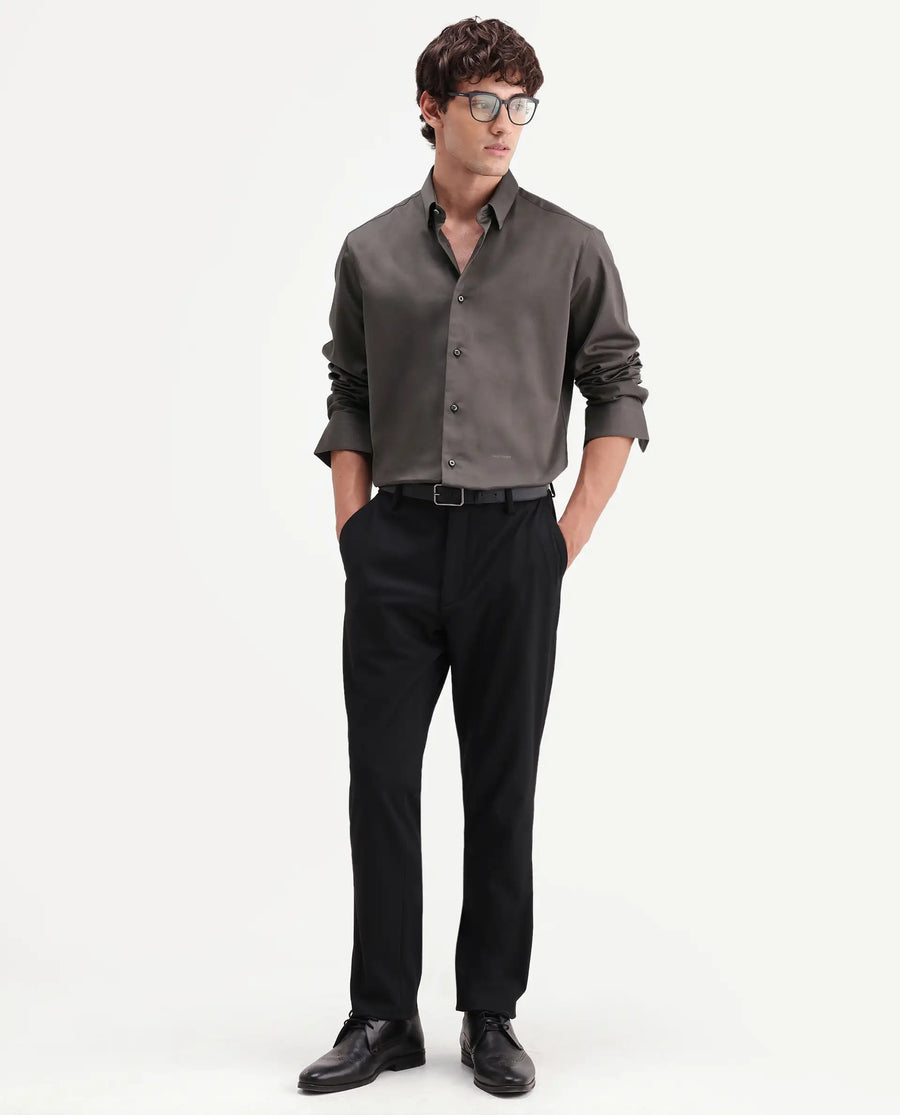 Rare Rabbit Men's Como-Aw26 Olive Cotton Blend Spread Collar Regular Plain Shirt