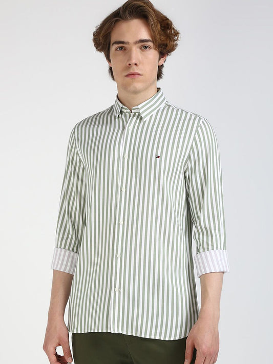Tommy Hilfiger Men Spread Collar Vertical Striped Cotton Slim Fit Casual Shirt